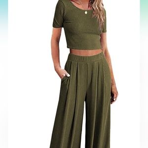 NWT short sleeve long pants pajama/lounge set in army green with pockets